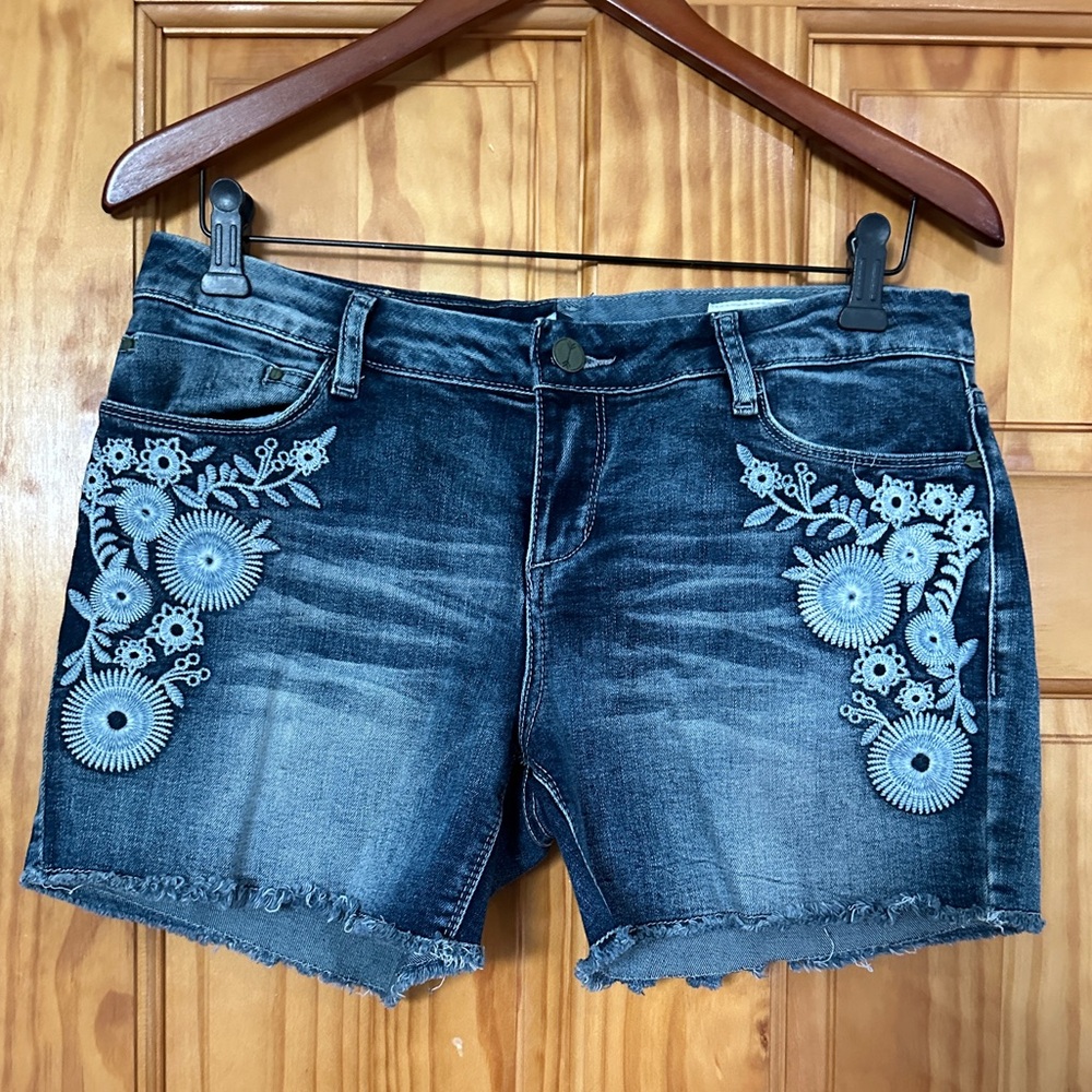Banjara cut off Jean shorts with embroidery. Size 29
